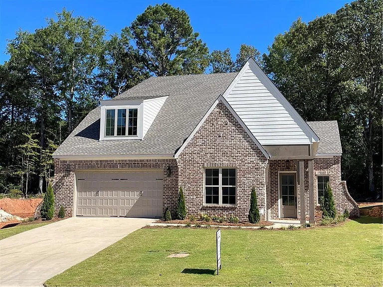 441 Windsor Dr — Photo 1