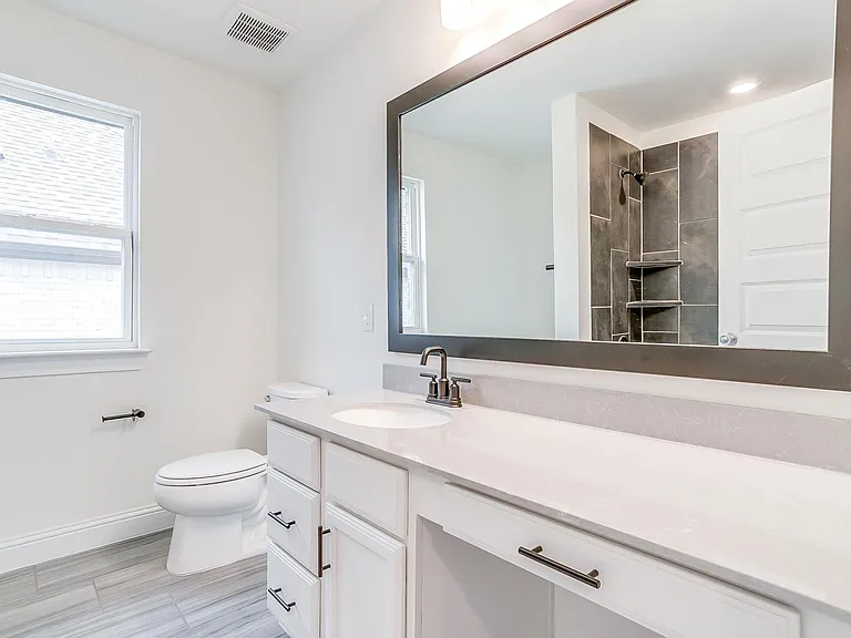 9836 Derbyshire Dr — Photo 40