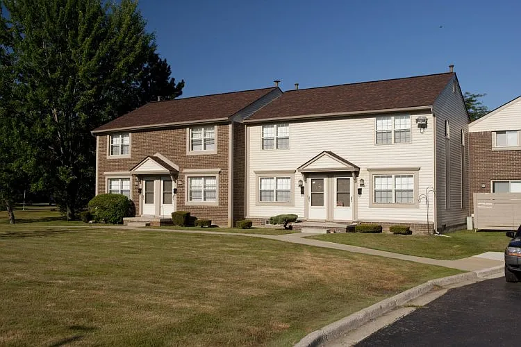 Countryside Townhouses of Auburn Hills — Photo 12