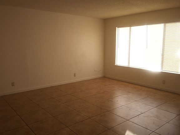 4th image of 1106 N Thorne Ave