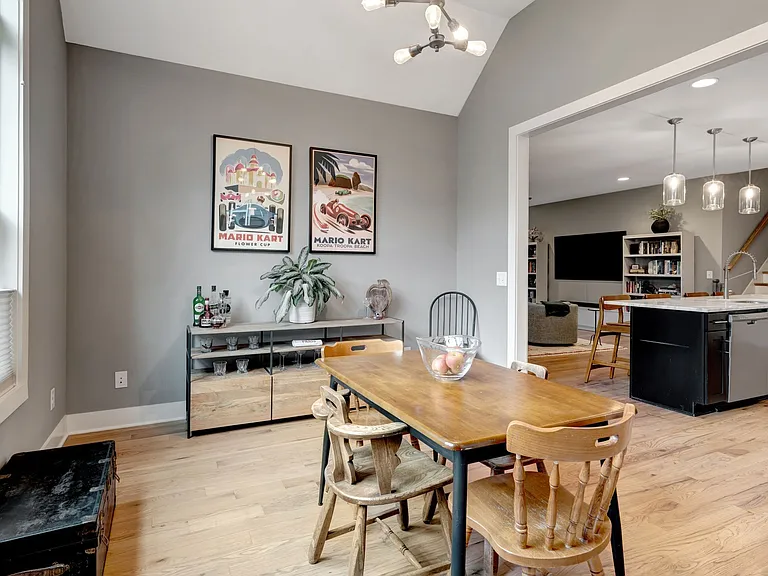 2038 Straightway Ave — Photo 11