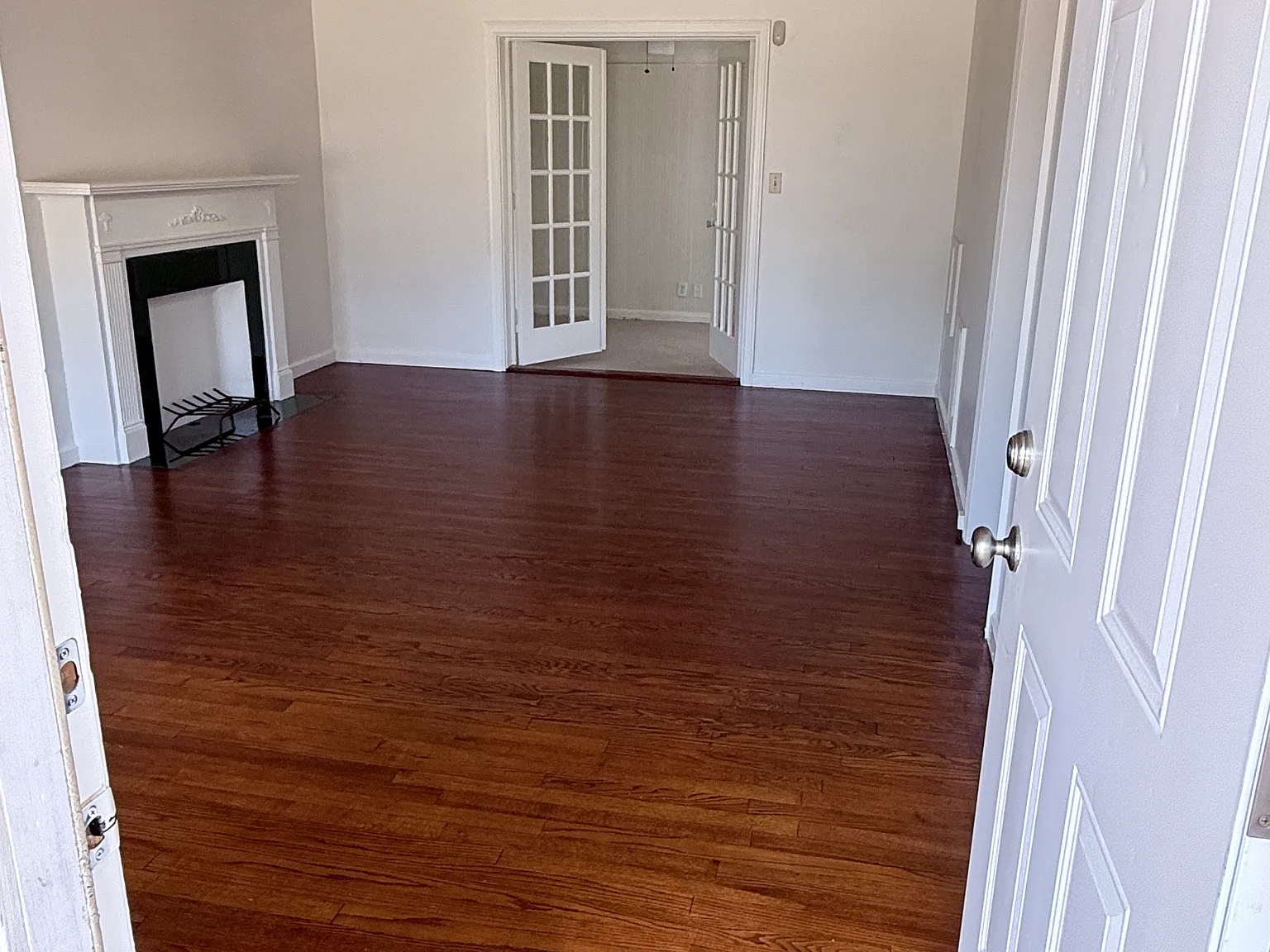 3 bed, 1072 sqft, $1,100 — Photo 2