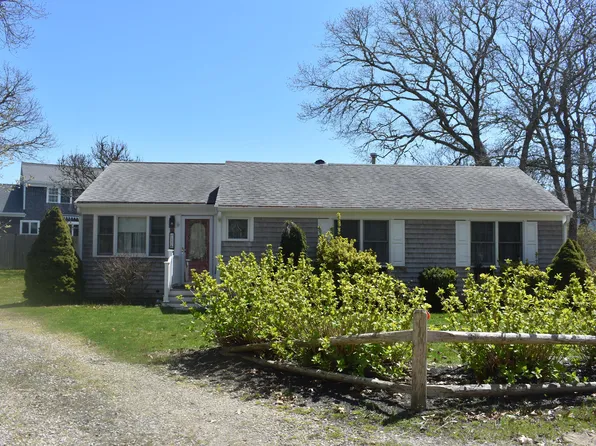 15 South Village Circle, West Dennis, MA 02670
