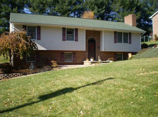 465 Arrow Ln, Wytheville, VA 24382