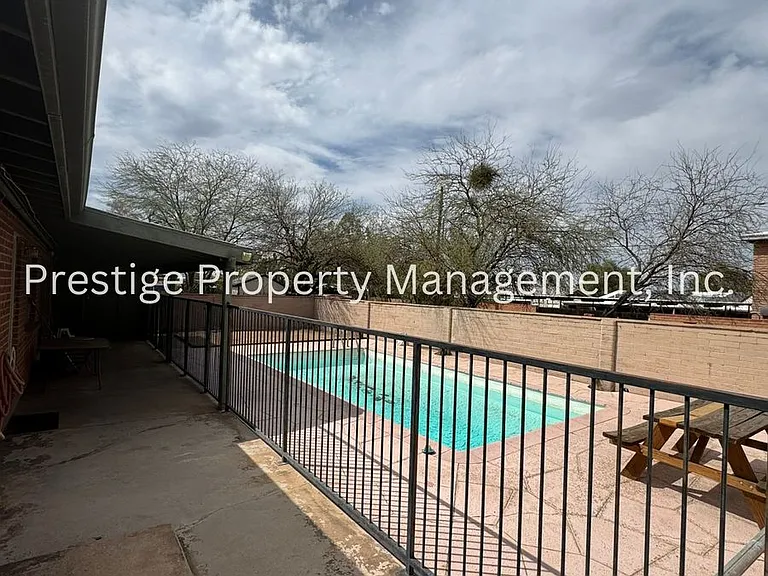 825 E Copper St — Photo 24