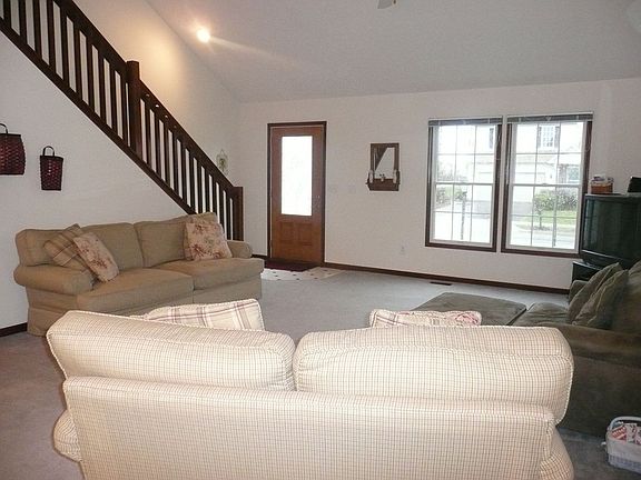 5th image of 748 Barberry Spur Ave
