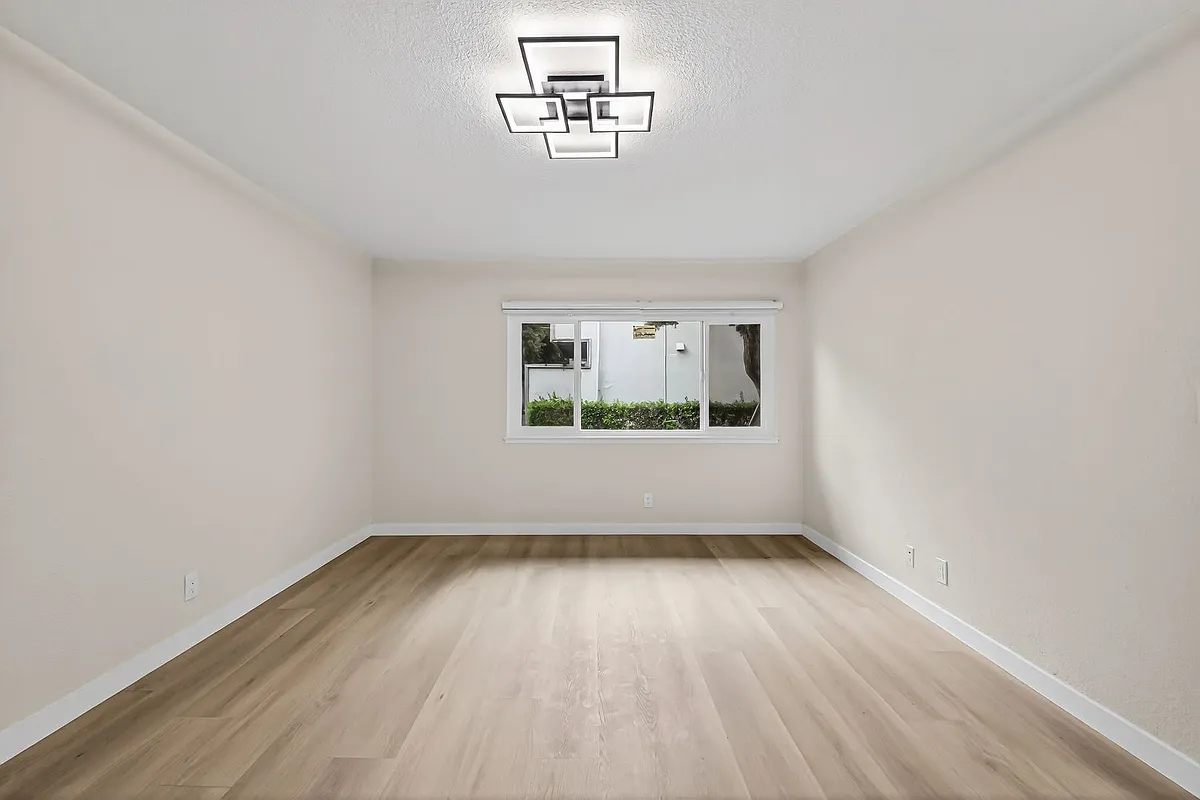 Building Photo - 1250 S Brookhurst St #1109