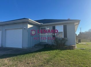 202-204 E Eagle Cir #202, Clever, MO 65631