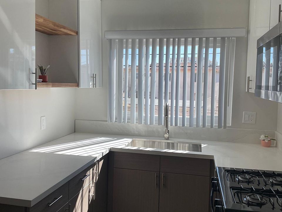 1st image of 4118 Somerset Dr #3