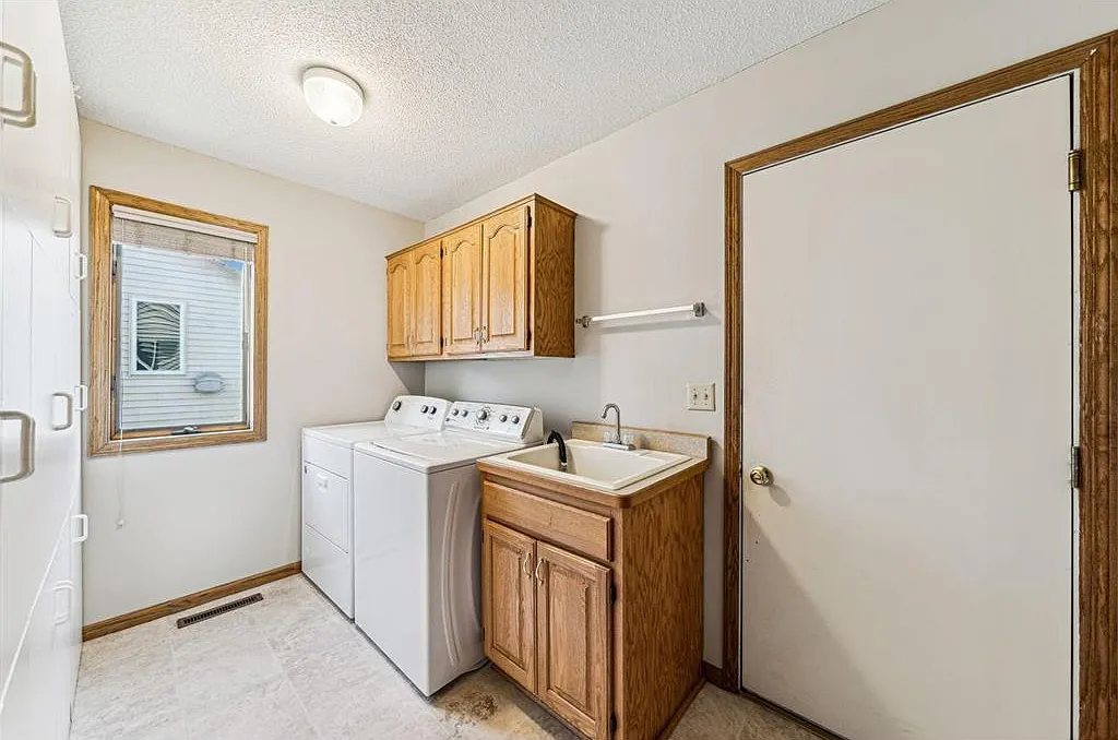 2 bed, 1144 sqft, $2,200 — Photo 3