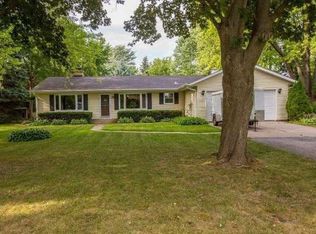 N35W28704 Old North Shore Dr, Pewaukee, WI 53072