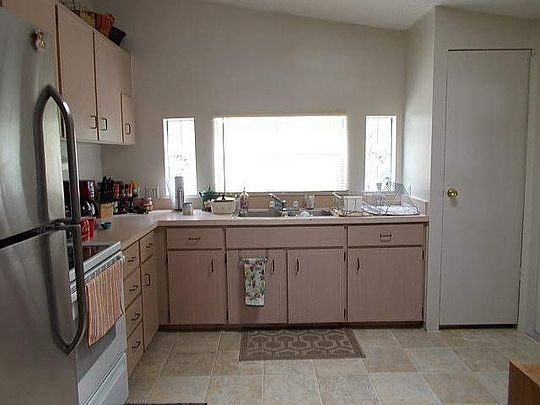 4th image of 1309 Nutwood Dr