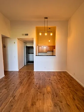 410 N Civic Dr — Photo 12