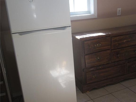 5th image of 918 Pecan St #B