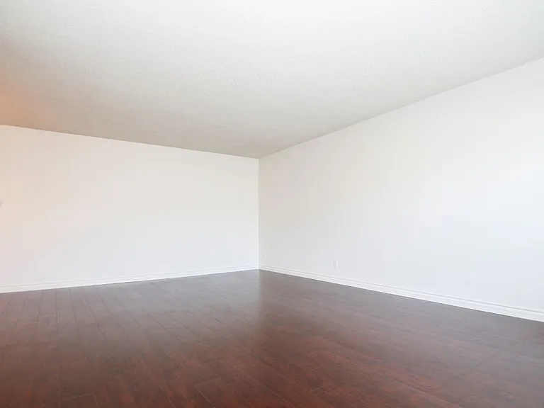 309 S Doheny Dr — Photo 16