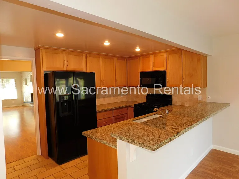 2637 Latham Dr — Photo 13