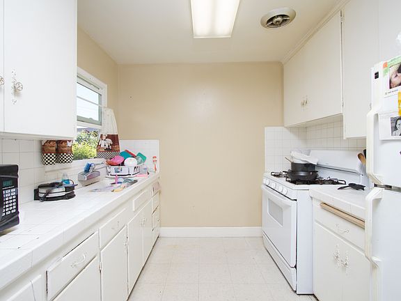 3rd image of 2936 E Brown Ave