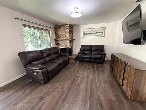 4th image of 7372 Black Oaks Way
