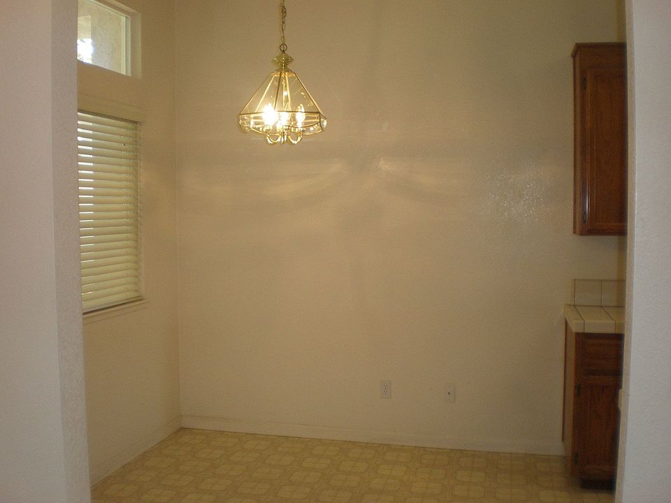 1st image of 331 Redwing Dr
