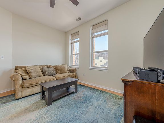 5th image of 2923 N Clybourn Ave Unit 302