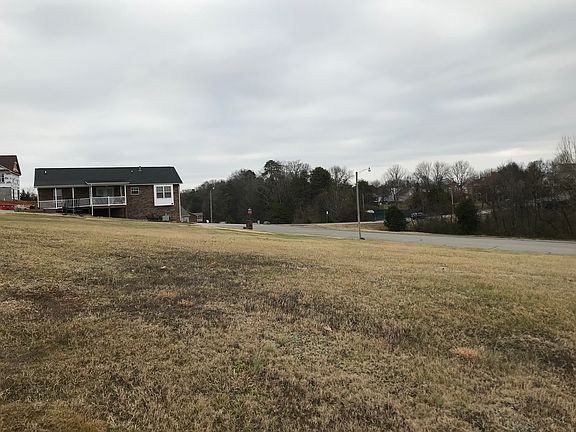 3rd image of 502 Grassland Dr