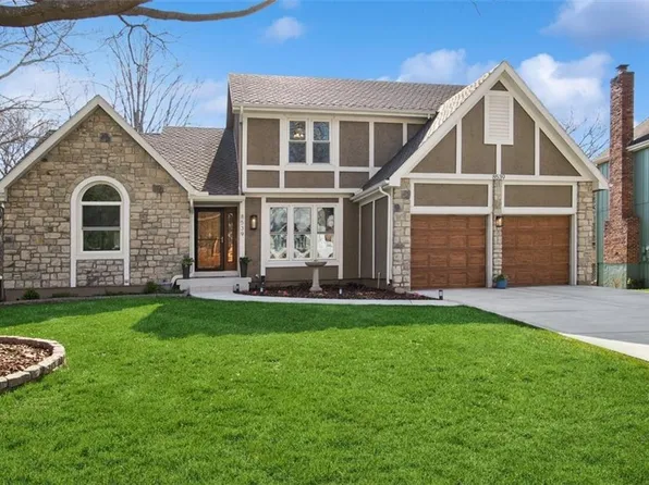 8539 Hallet St, Lenexa, KS 66215