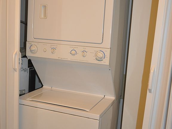 washer & dryer included