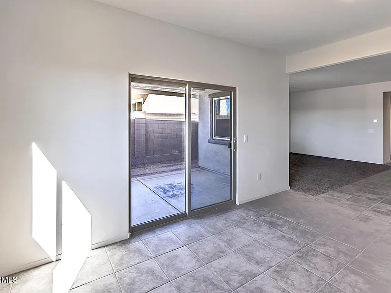 4816 S 111th Dr — Photo 11