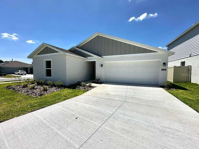 2102 Chris Dr — Photo 1