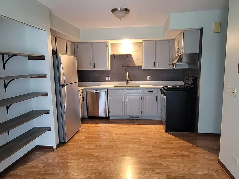 1076 Manchester Ct #1076 — Photo 4