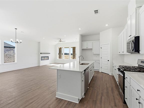 5th image of 2440 Max Ave