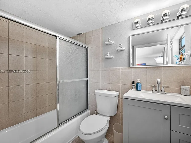 1334 Collins Ave #403 — Photo 20