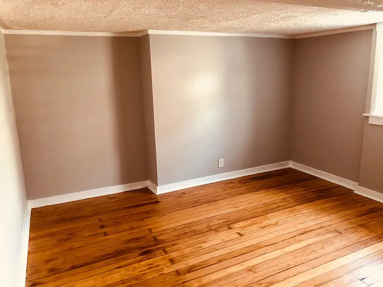 2439 West Gunnison Street — Photo 3