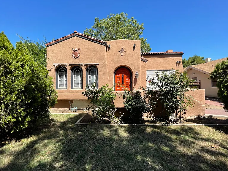 1576 N Poplar Ave — Photo 1