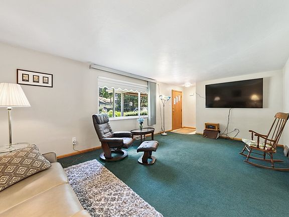 4th image of 4020 W Lake Dr
