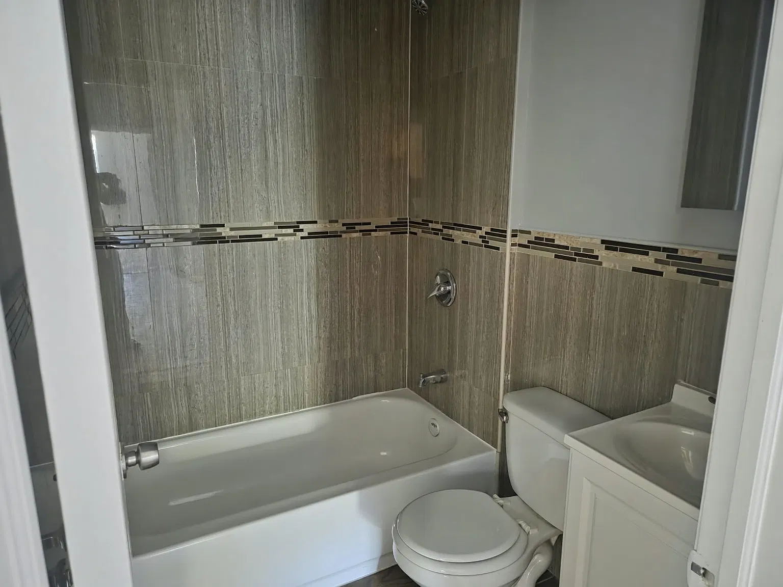 2 bed, 700 sqft, $1,750 — Photo 2