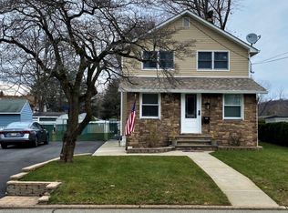 61 Perrin Ave, Pompton Lakes, NJ 07442