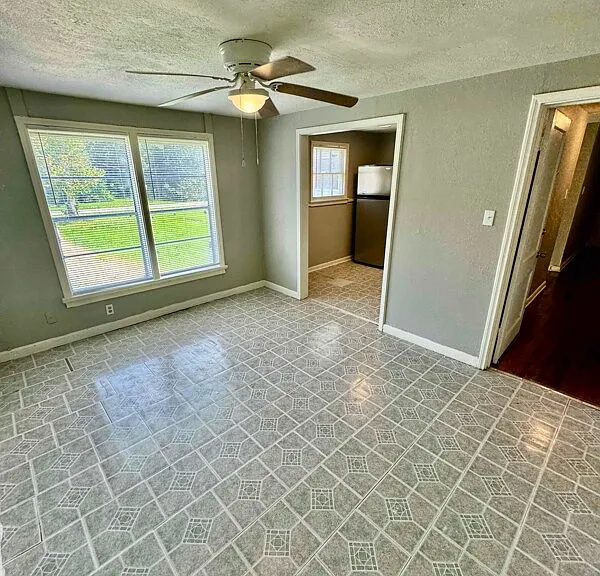 4265 Woodlawn Ave #B — Photo 5