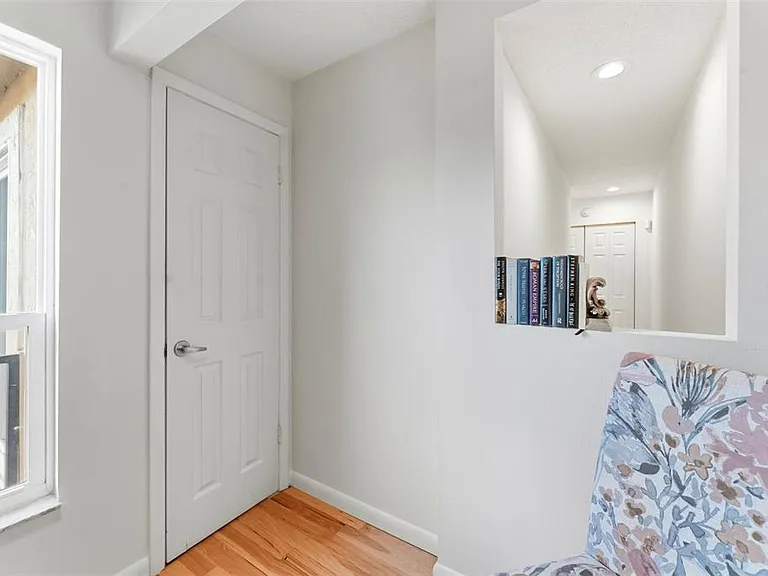 105 E Davis Blvd #B — Photo 32
