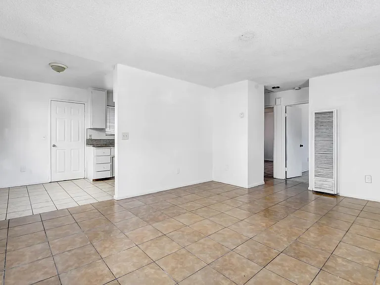 4039 Lorraine Dr #5 — Photo 7