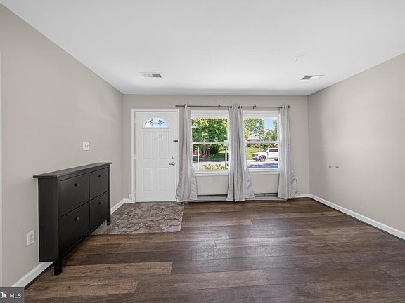 5th image of 1023 S Hoga Rd