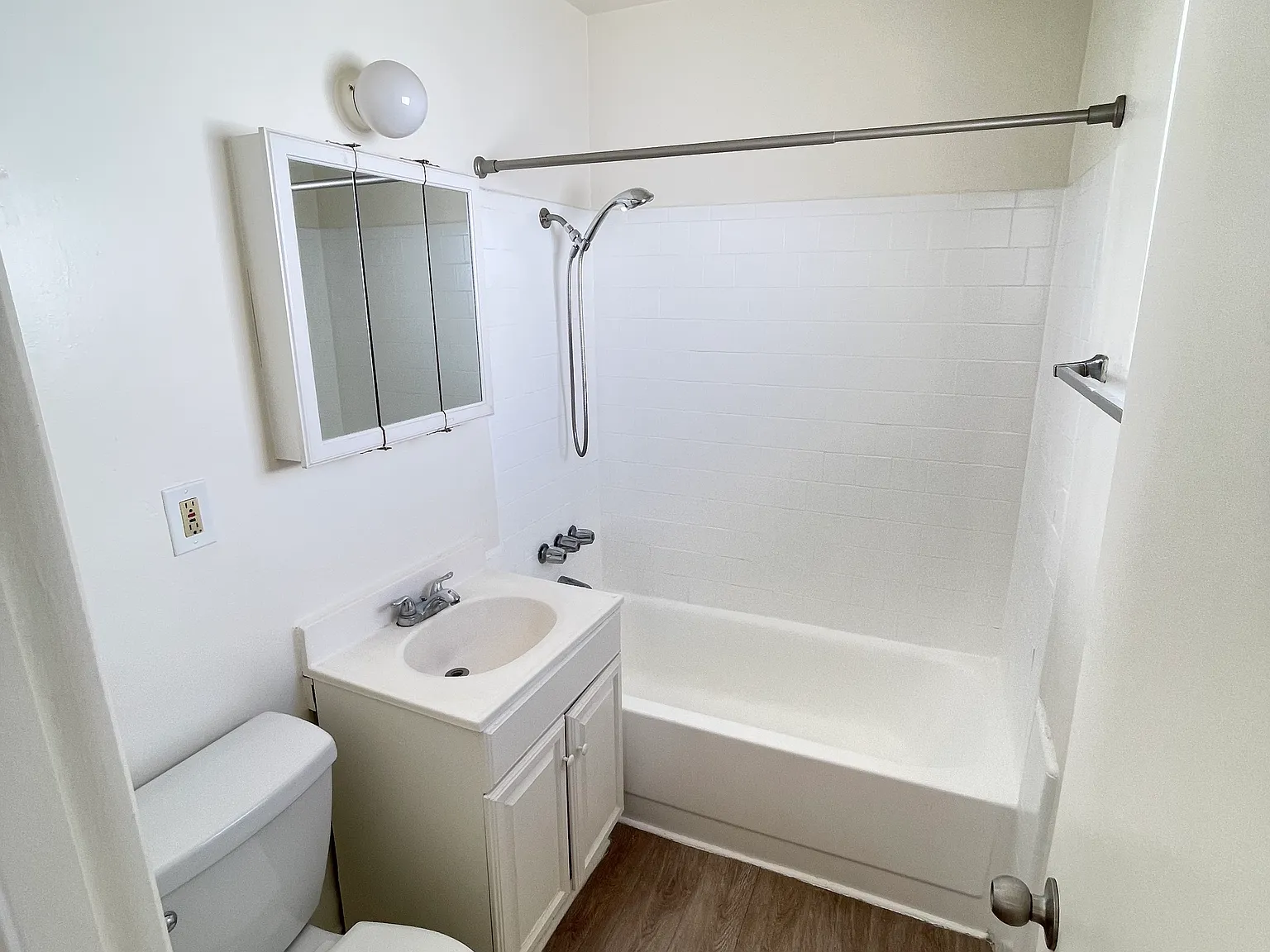 915 E Palmer Ave — Photo 4