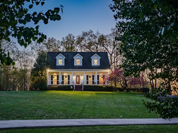 955 Snow Hill Rd, Dowelltown, TN 37059