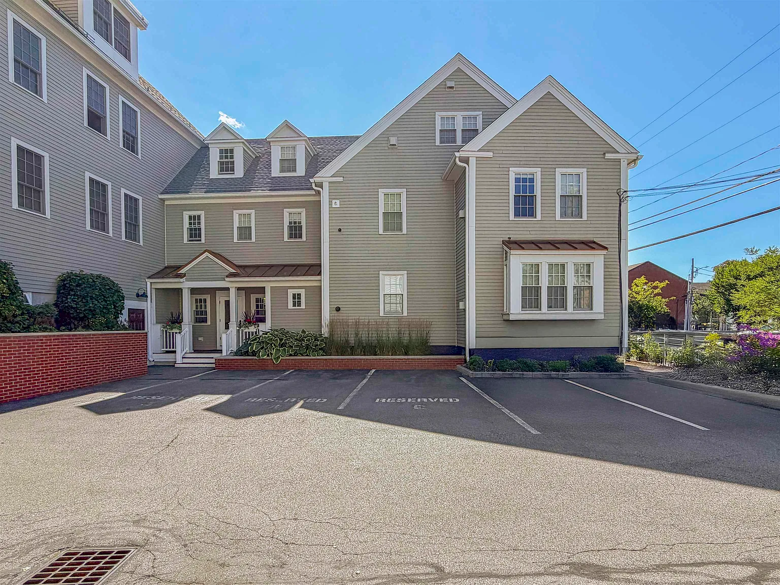 2 bed, 2.0 bath, 1174 sqft, $3,950 — Photo 1