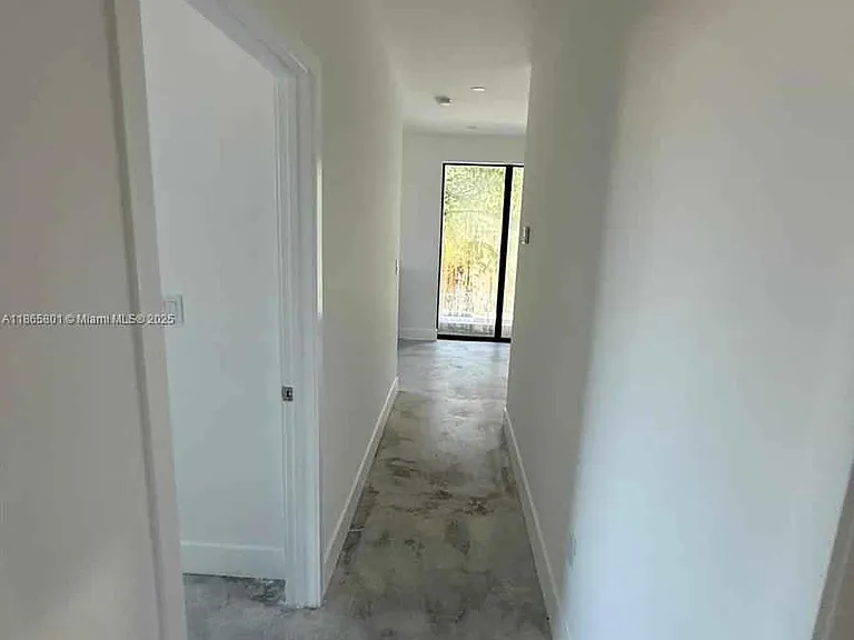 NW 99th Ter — Photo 12