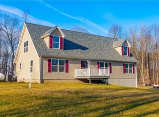 1388 Barkeyville Rd, Grove City, PA