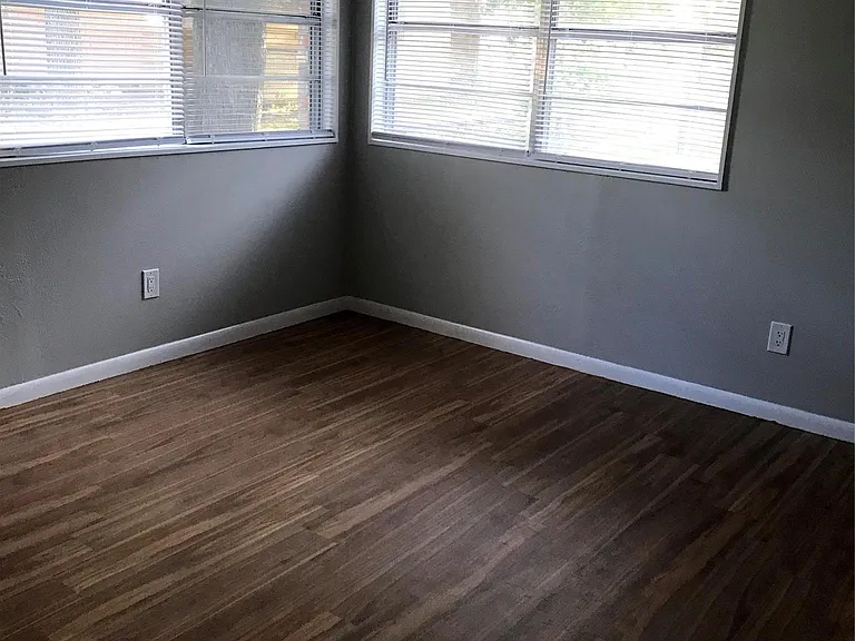 215 Flamingo Cir — Photo 6