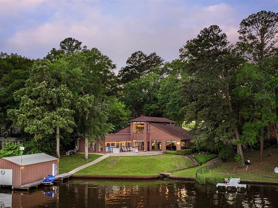 1st image of 1612 W Lake Dr