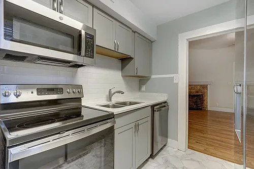 Large Brand New - One Bedroom (2 blocks from Historic Distr.) Photo 1