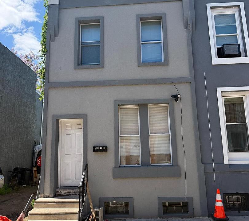 1st image of 2118 E Birch St